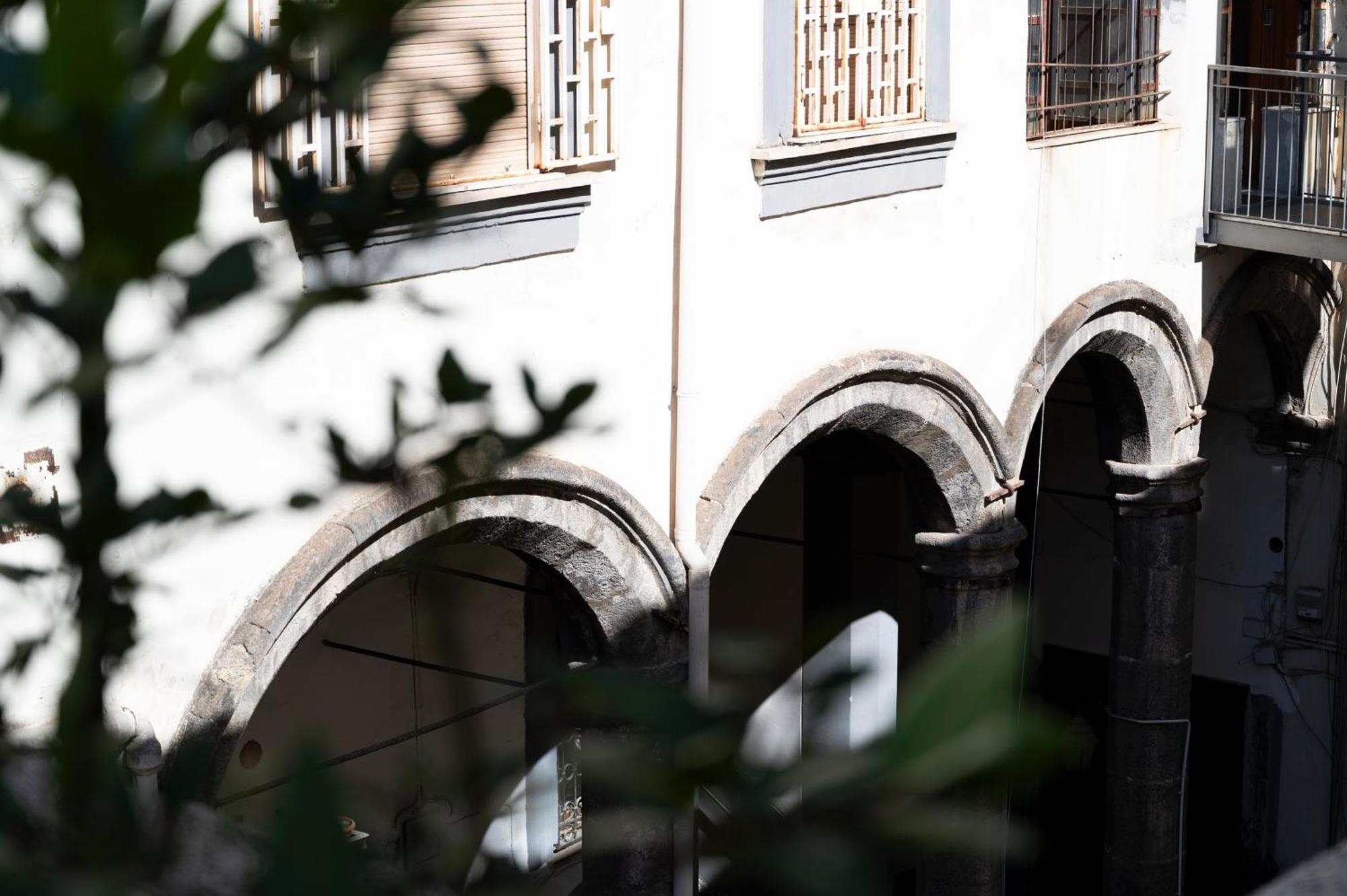 Palazzo Della Loggia B&B Неаполь Экстерьер фото